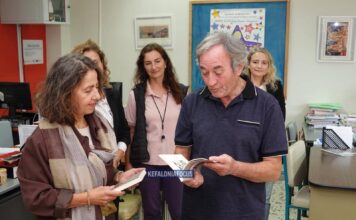 Μνήμη, ιστορία και ανθρωπιά στο Βαλλιάνειο Γυμνάσιο Κεραμειών – Ο Δημήτρης Βλαχοπάνος δώρισε βιβλία του στη σχολική βιβλιοθήκη