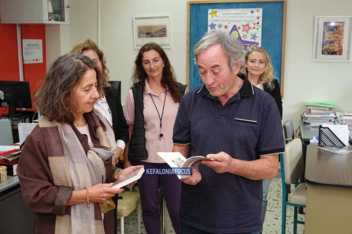 Μνήμη, ιστορία και ανθρωπιά στο Κοργιαλένειο Γυμνάσιο Κεραμειών – Ο Δημήτρης Βλαχοπάνος δώρισε βιβλία του στη σχολική βιβλιοθήκη Μνήμη, ιστορία και ανθρωπιά στο Κοργιαλένειο Γυμνάσιο Κεραμειών – Ο Δημήτρης Βλαχοπάνος δώρισε βιβλία του στη σχολική βιβλιοθήκη